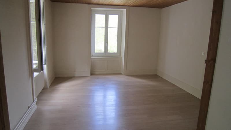empty room, wood floors, white walls, 2 windows, wooden ceiling