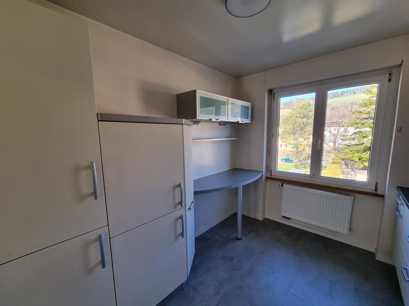 Spacieux appartement 4.5 pièces avec balcon à Couvet (3)