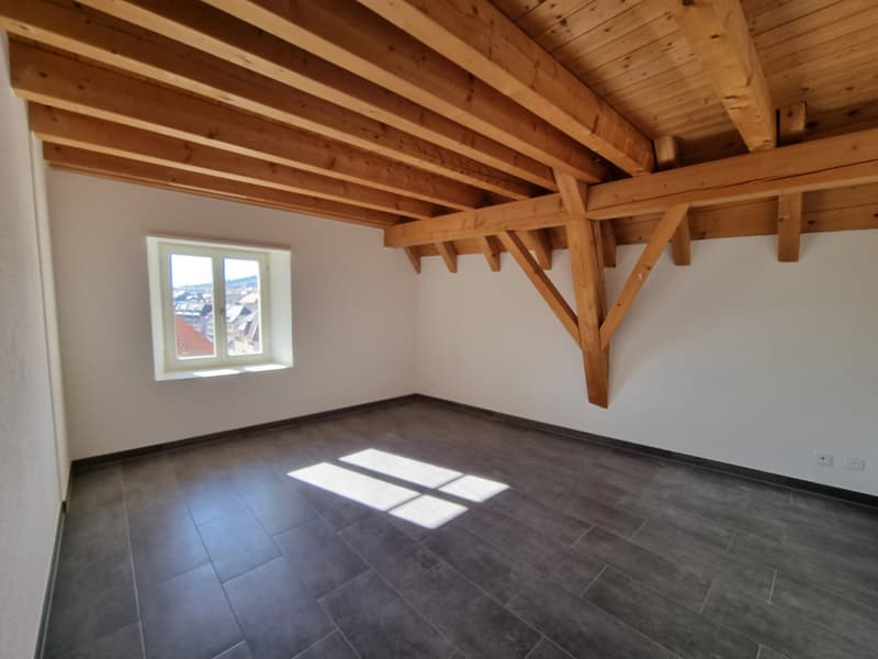 empty room, wooden ceiling, tiled floor, window