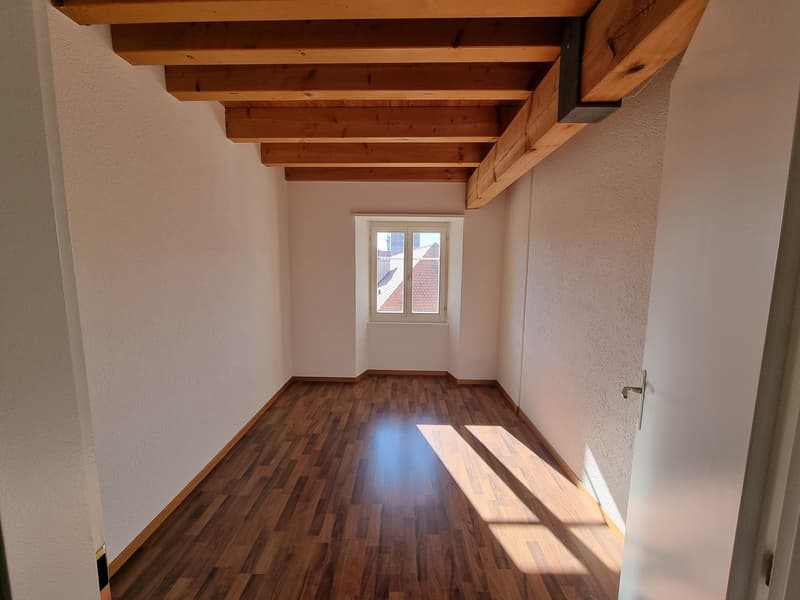 empty room, wooden floor, wooden ceiling, window