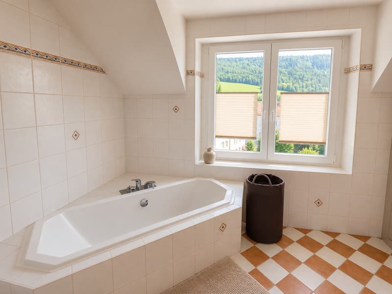 Superbe appartement de 5 pièces en triplex au 1er étage avec terrasse et jardin (15)