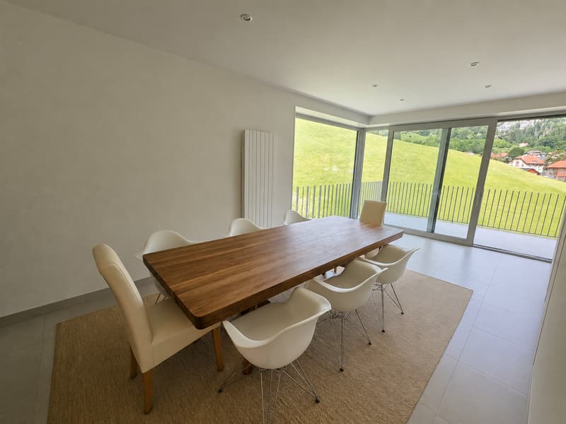 Superbe appartement de 5 pièces en triplex au 1er étage avec terrasse et jardin (2)