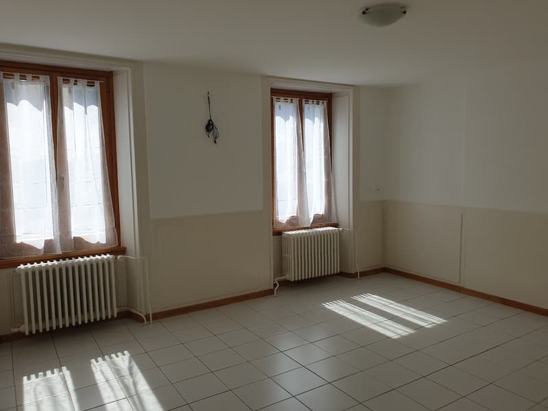 Appartement de 3.5 pièces avec balcon et véranda au centre de Fleurier (4)
