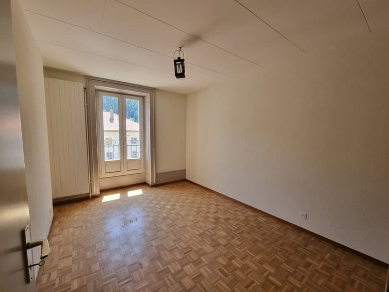 Joli appartement partiellement rénové de 4,5 pièces avec balcon et jardin commun (7)