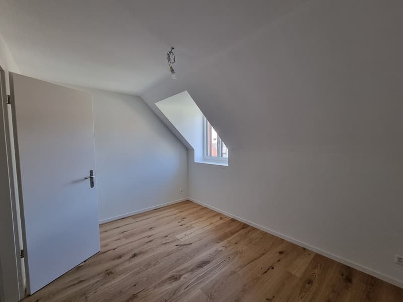 Bel appartement en duplex entièrement neuf de 4 pièces au 4ème étage avec ascenseur (6)