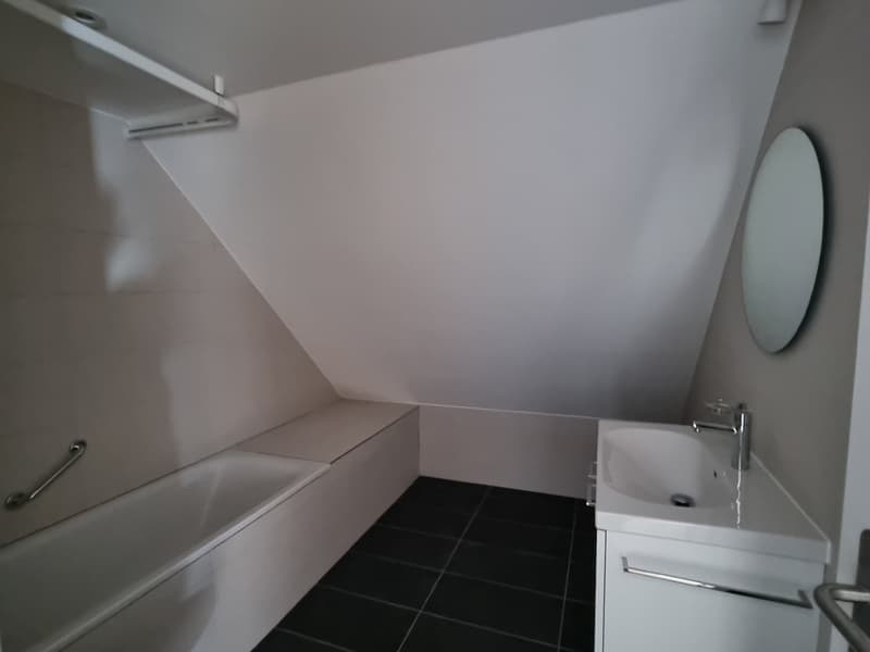 Bel appartement en duplex entièrement neuf de 4 pièces au 4ème étage avec ascenseur (8)