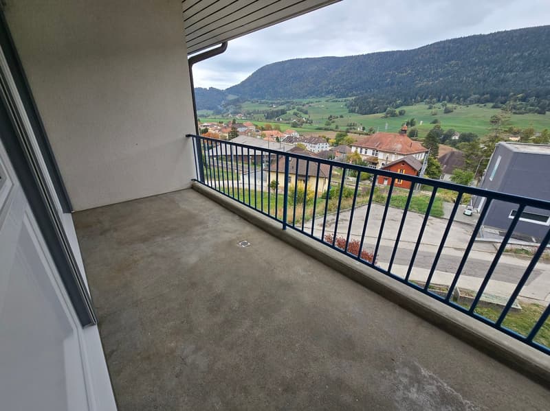 Spacieux appartement de 5 pièces avec balcons à Travers (5)