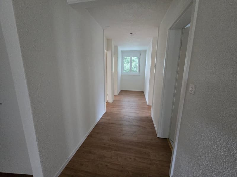 Spacieux appartement de 5 pièces avec balcons à Travers (12)