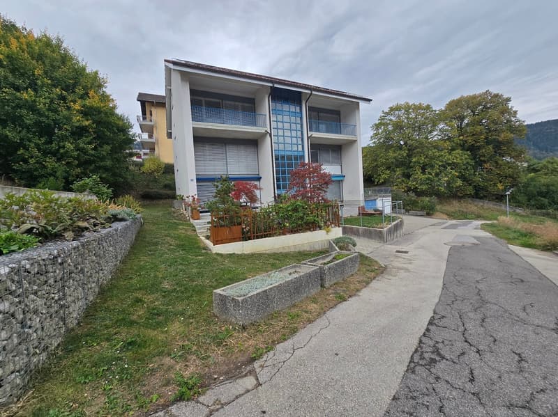 Spacieux appartement de 5 pièces avec balcons à Travers (1)