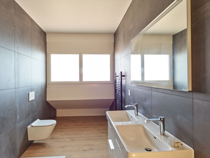 Luxueux 3.5 mansardé avec grande baie vitrée sur balcon (3)