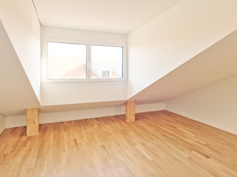 Beau 3.5 mansardé avec grande baie vitrée sur balcon protégé (3)