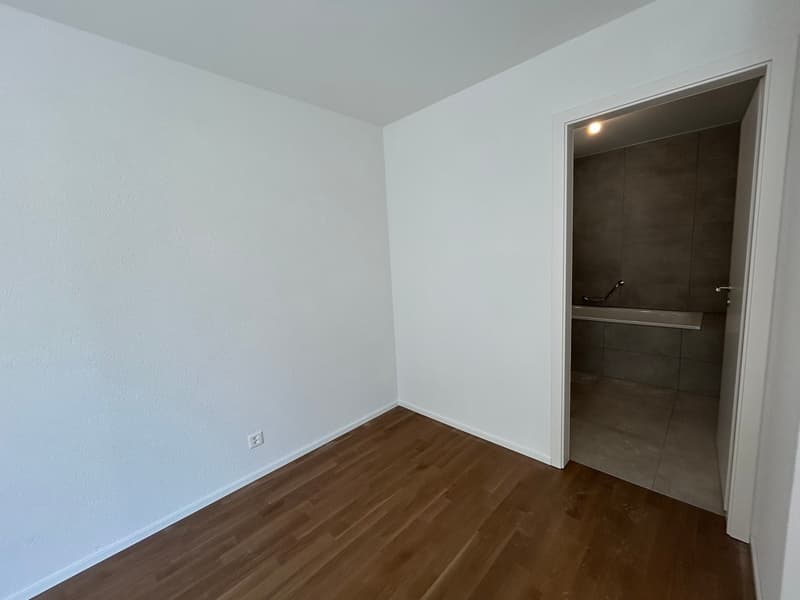 Magnifique 4,5 pièces neuf avec grand balcon (5)