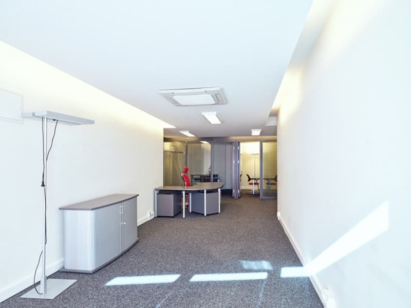 Bel espace commercial de 70m2 à louer au coeur de Romont (2)