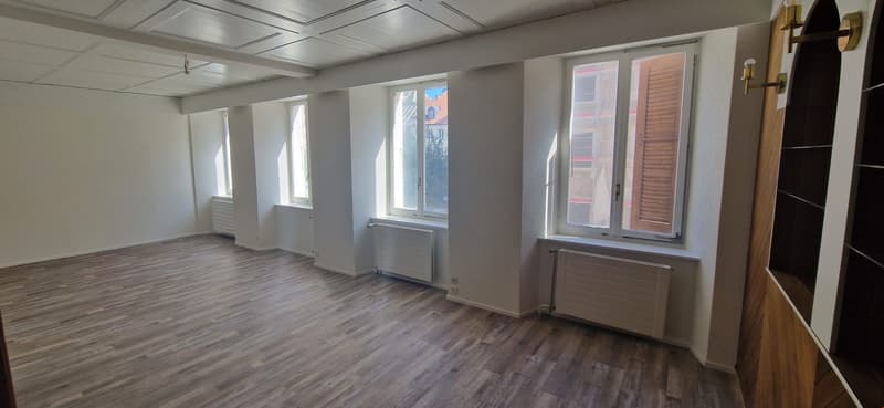 Bel appartement de 4 pièces en plein centre du Locle (3)