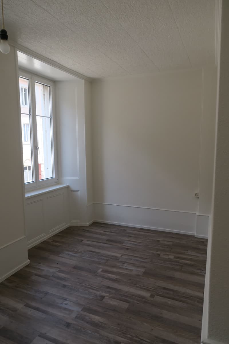 Bel appartement de 4 pièces en plein centre du Locle (6)