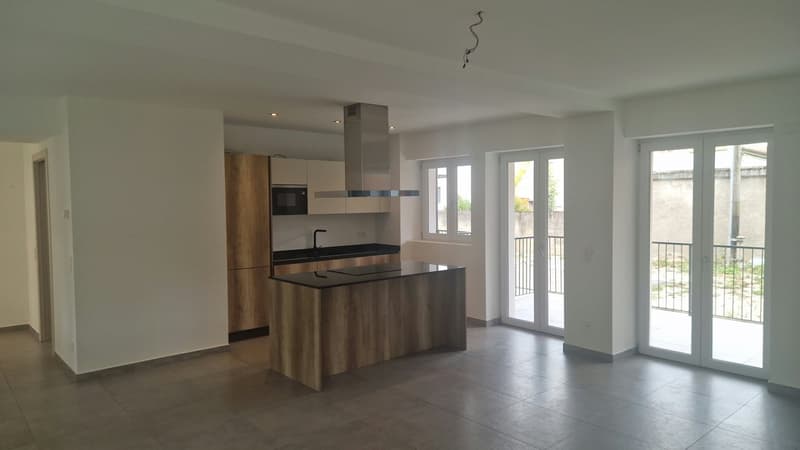 Spacieux appartement de 4.5 pièces au rez-de-chaussée à Villeret (3)