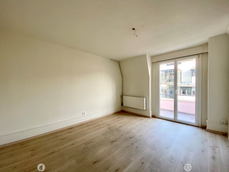 TOP Helle, ruhige Duplex-Dachwohnung 3..5 Zimmer mit Balkon (5)