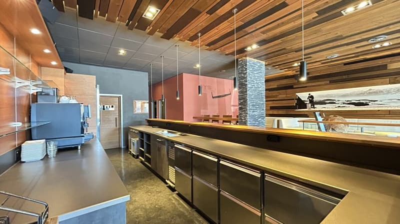 Espace commercial central - gastronomie ou usage alternatif (11)