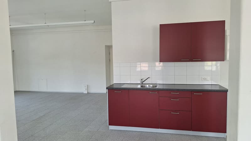 Moderne Gewerberäume mit Balkon in Nidau (8)