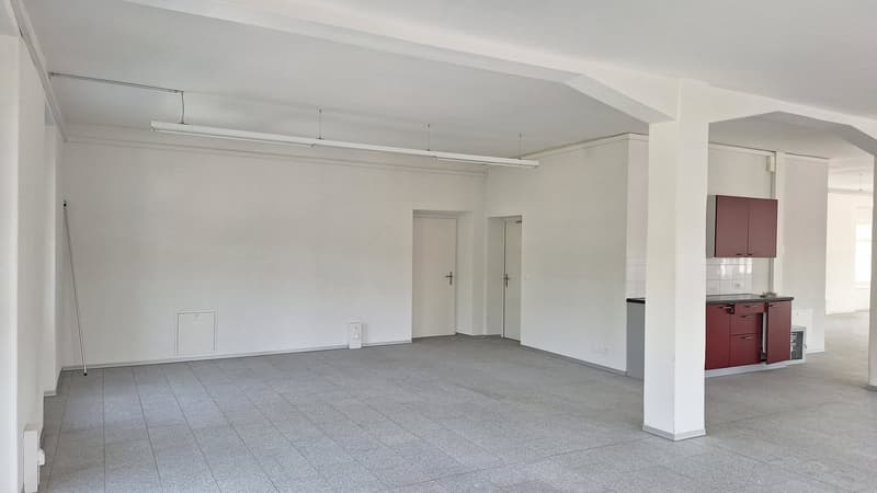 Moderne Gewerberäume mit Balkon in Nidau (6)
