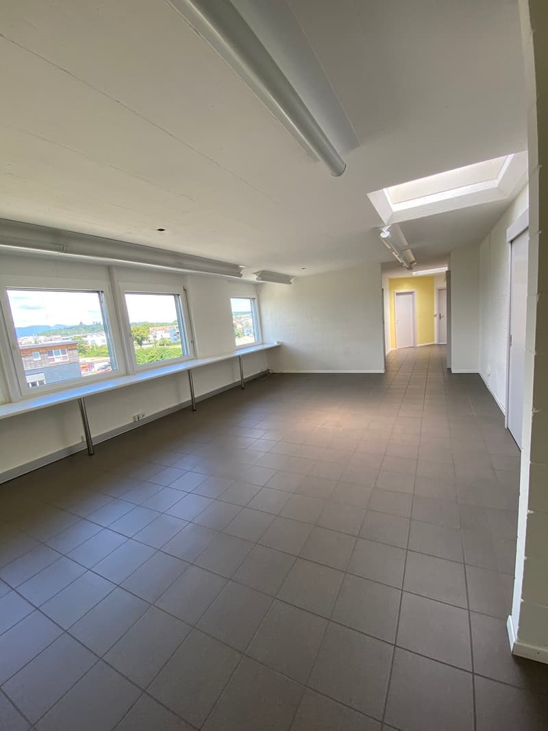 Moderne Büroräume an der Werkstrasse in Lyss (1)
