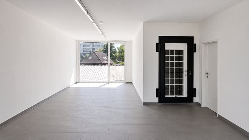 Moderne Gewerberäume mit Balkon in Nidau (2)