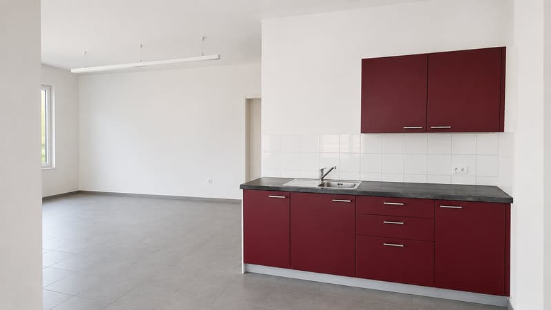 Moderne Gewerberäume mit Balkon in Nidau (4)
