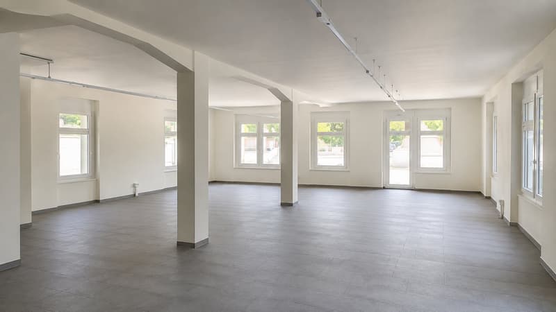 Moderne Gewerberäume mit Balkon in Nidau (1)