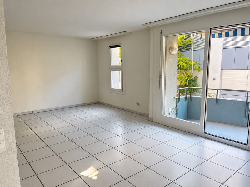 Charmant appartement de 2.5 pièces avec balcon et place de parc intérieure (3)