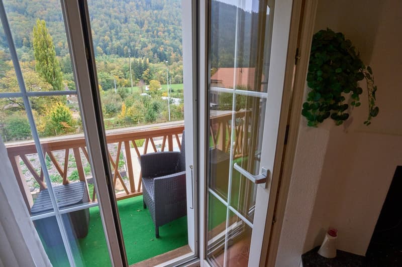 Magnifique appartement en attique de 5.5 pièces à La Heutte (13)