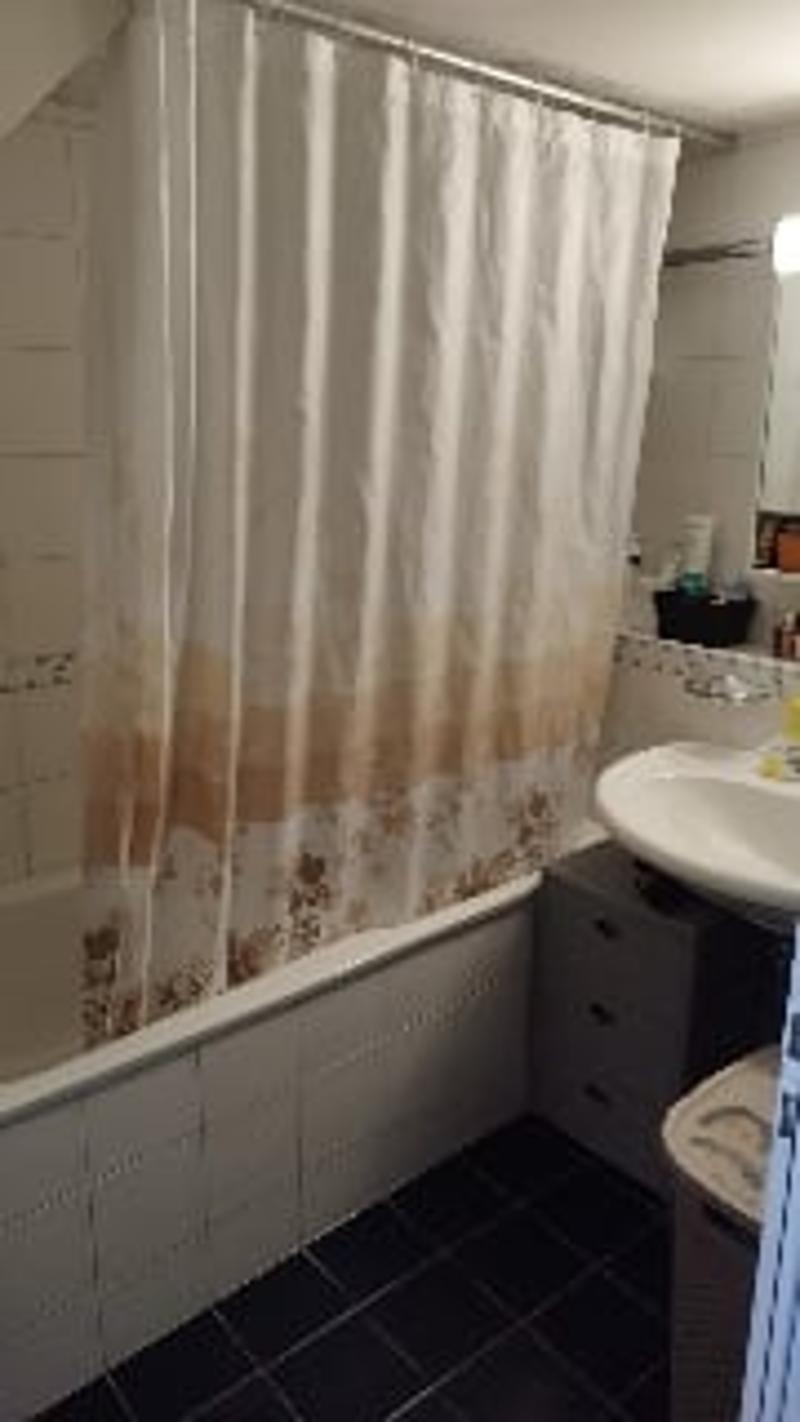 Charmante 2.5-Zimmer-Dépendence-Wohnung in ruhiger Lage in Sugiez (11)