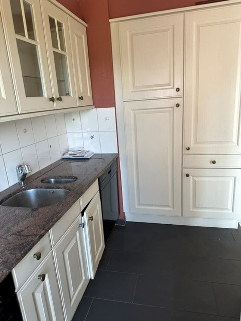 Schöne 4.5-Zimmer-Wohnung mit 2 Balkonen, Keller und Einstellhallenplatz (9)