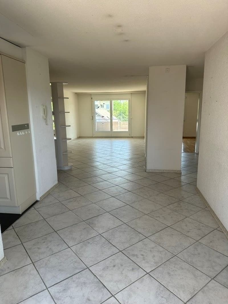 Schöne 4.5-Zimmer-Wohnung mit 2 Balkonen, Keller und Einstellhallenplatz (5)