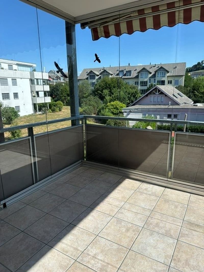 Schöne 4.5-Zimmer-Wohnung mit 2 Balkonen, Keller und Einstellhallenplatz (18)