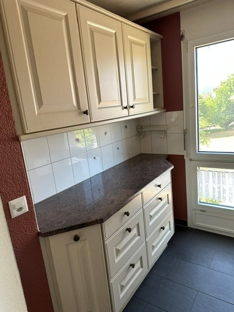 Schöne 4.5-Zimmer-Wohnung mit 2 Balkonen, Keller und Einstellhallenplatz (8)