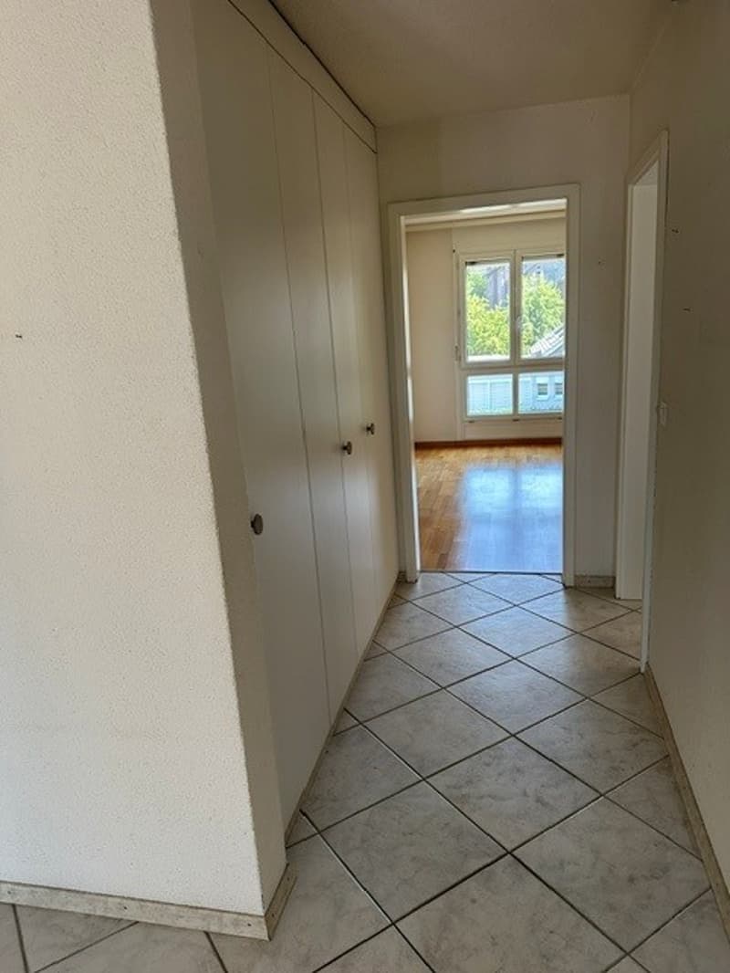 Schöne 4.5-Zimmer-Wohnung mit 2 Balkonen, Keller und Einstellhallenplatz (10)