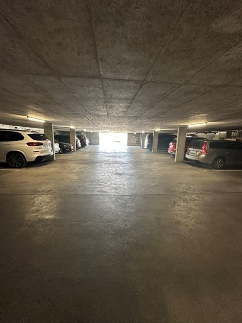 Grosszügige Tiefgarage (1 Platz im Kaufpreis inbegriffen)