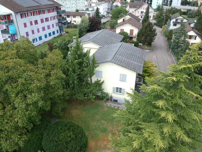 Vogelperspektive auf Garten und Haus (von Osten her)