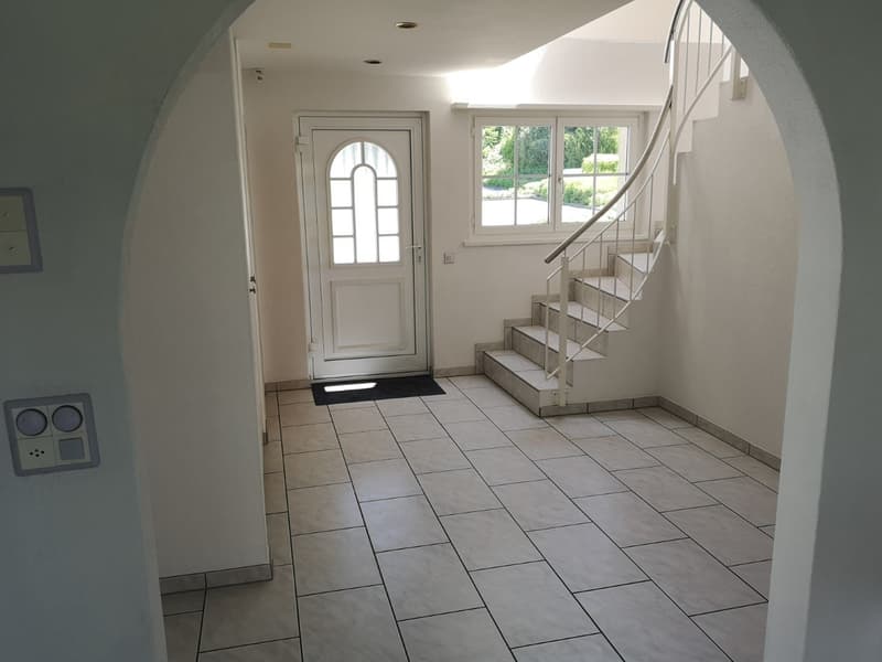 Grosszügiges Haus mit viel Platz für Ihre Träume (5)