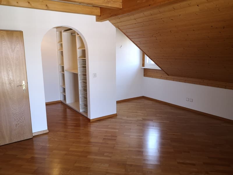 Grosszügiges Haus mit viel Platz für Ihre Träume (12)