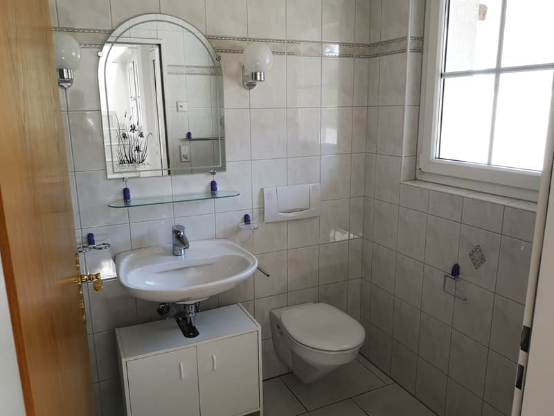 Grosszügiges Haus mit viel Platz für Ihre Träume (4)