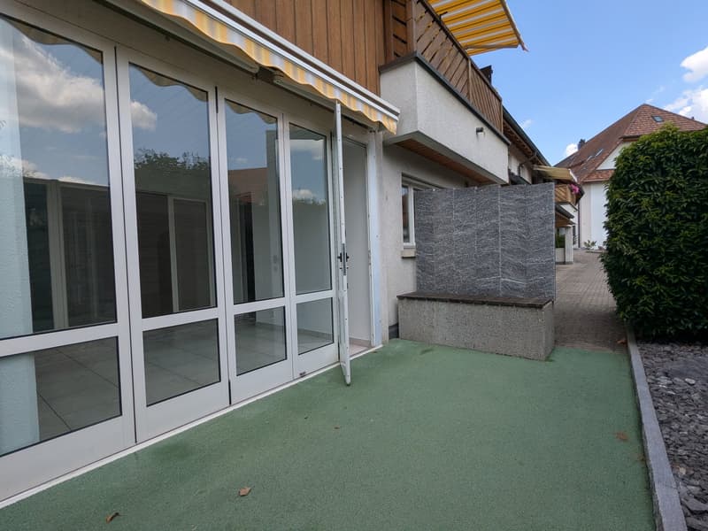 Geräumige 4.5-Zimmer-Wohnung im Erdgeschoss mit zwei Wintergärten (2)