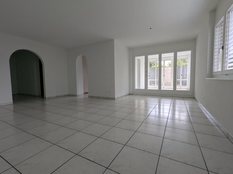 Grosszügige 4.5-Zimmer-Wohnung im Erdgeschoss Sitzplatz und zwei Wintergärten (4)