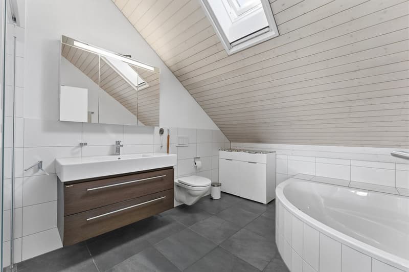 Helle 4.5-Zimmer-Maisonette-Wohnung mit grosszügigem Balkon (8)