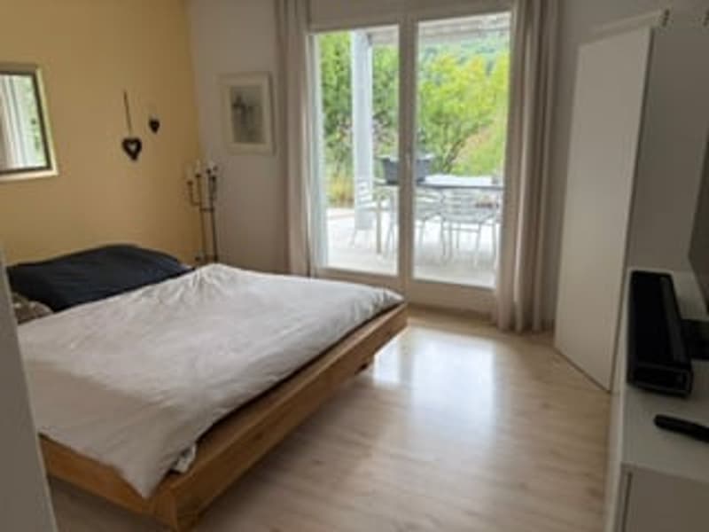 Wohnen mit Weitblick: Grosszügiges 5.5-Zimmer-Doppel-Einfamilienhaus mit Garten (6)