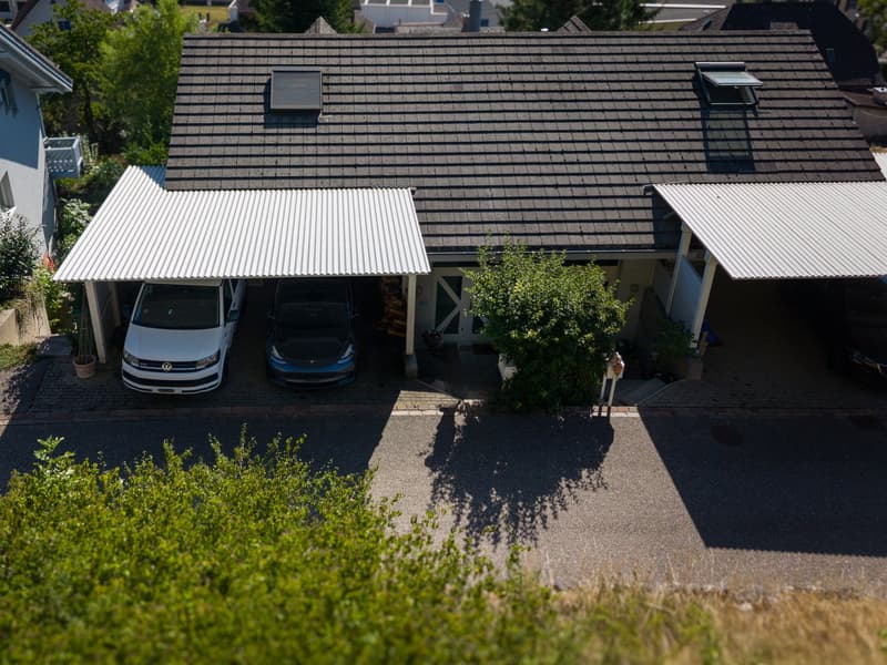 Wohnen mit Weitblick: Grosszügiges 5.5-Zimmer-Doppel-Einfamilienhaus mit Garten (3)