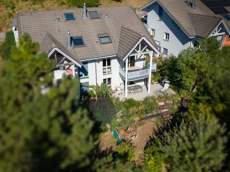 Wohnen mit Weitblick: Grosszügiges 5.5-Zimmer-Doppel-Einfamilienhaus mit Garten (1)