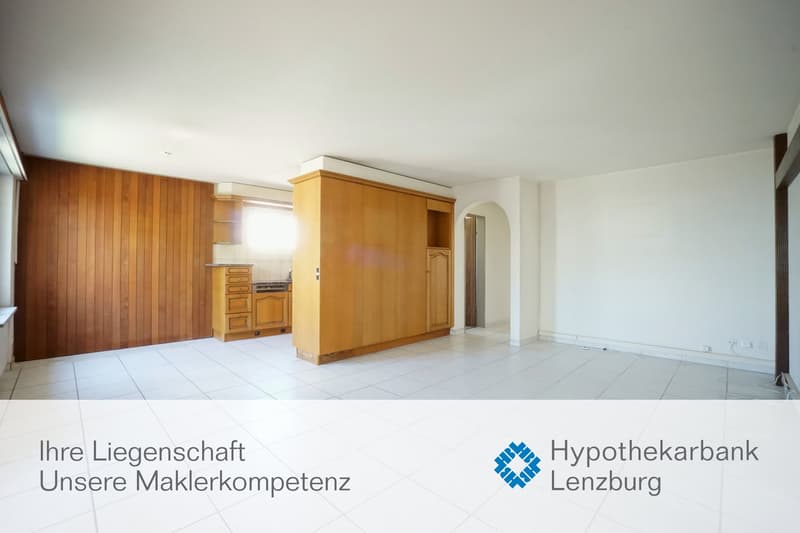 Zentrumsnahe 7.5-Zimmer-Wohnung im 1. OG mit Kellerabteil, Balkon, Aussenparkplatz und Garagenbox (1)