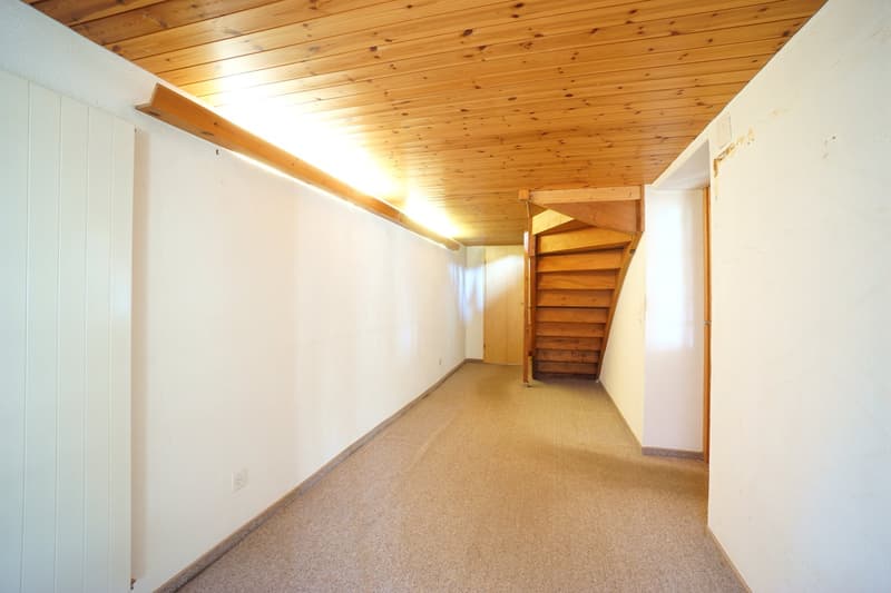 empty room, wooden ceiling, carpeted floor, wooden staircase