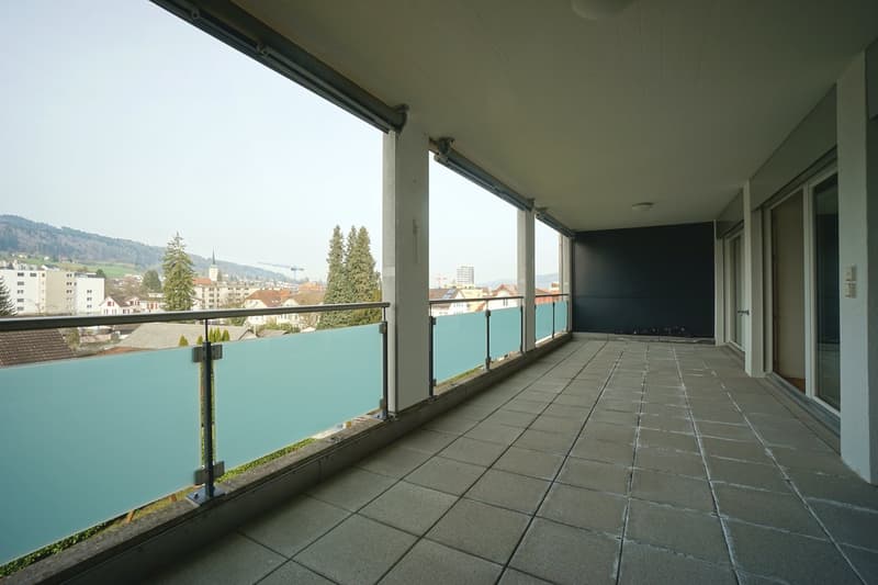 Appartamento di 3.5 locali curato al 2° piano in posizione centrale con balcone e vista panoramica (9)